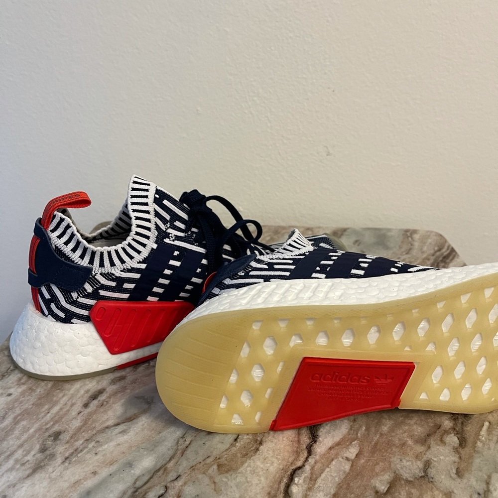 Adidas NMD R2 - Picture 2 of 3